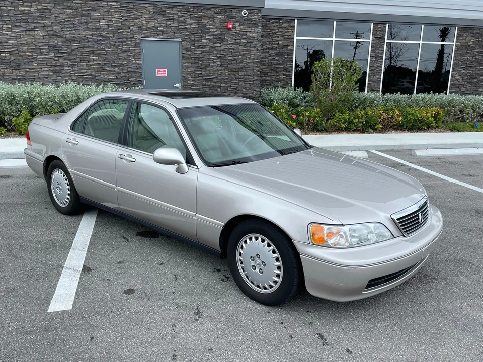 1997 Acura RL 1st Gen - Image 2 of 31