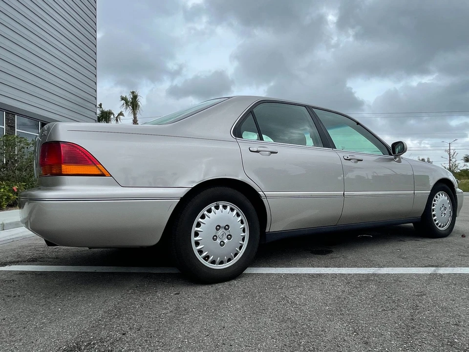1997 Acura RL 1st Gen - Image 23 of 31