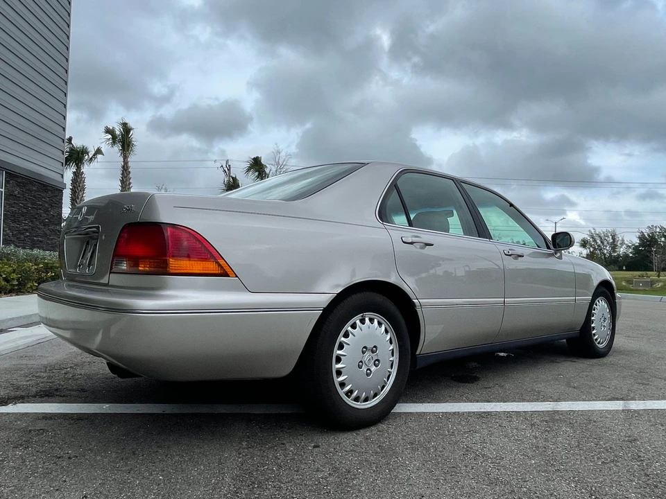 1997 Acura RL 1st Gen - Image 22 of 31