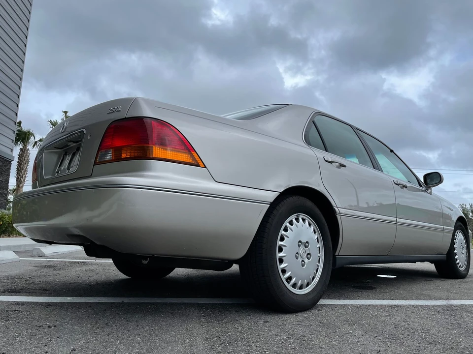 1997 Acura RL 1st Gen - Image 19 of 31
