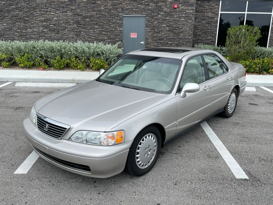 1997 Acura RL 1st Gen - Image 10 of 31