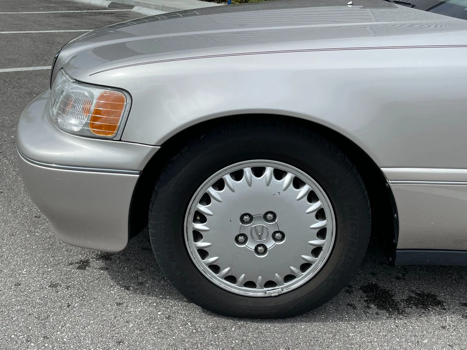 1997 Acura RL 1st Gen - Image 28 of 31