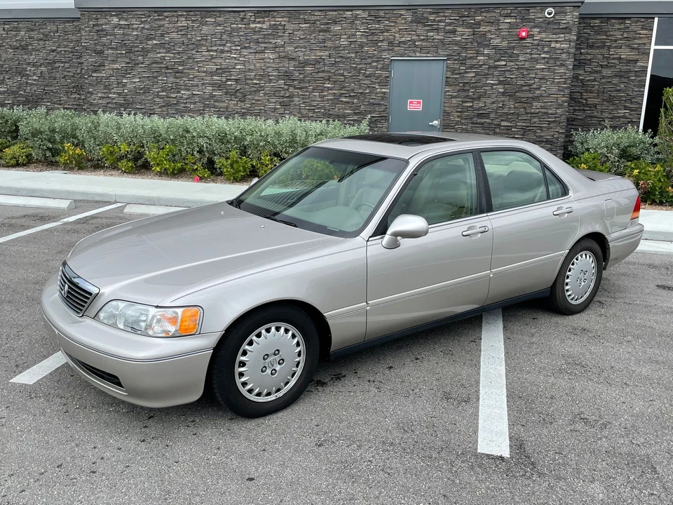 1997 Acura RL 1st Gen - Image 13 of 31