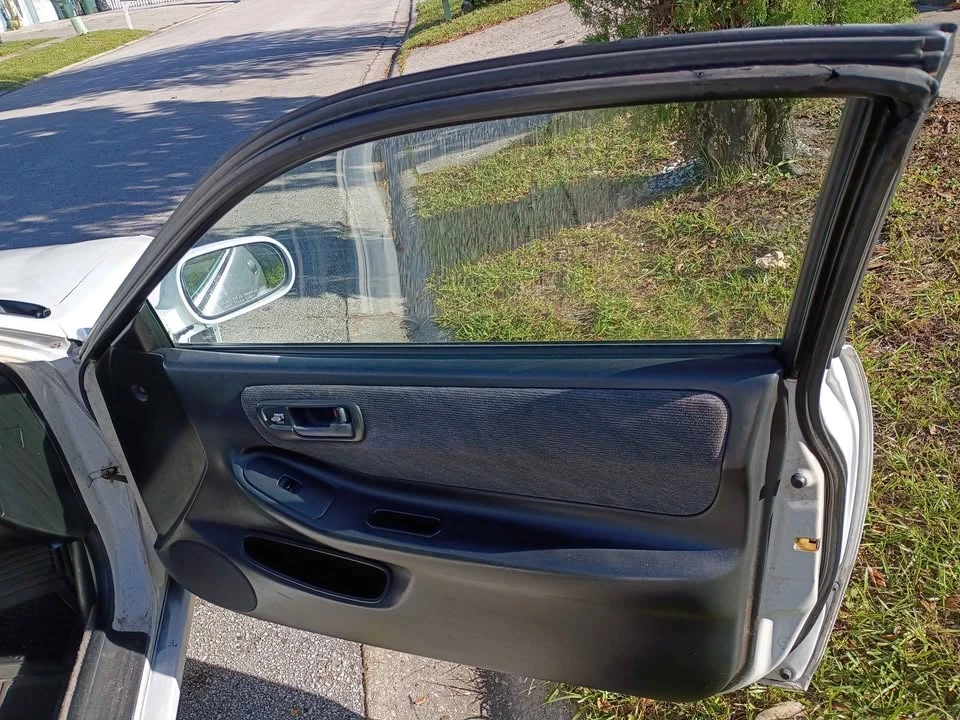 1997 Acura Integra 3rd Gen - Image 5 of 14