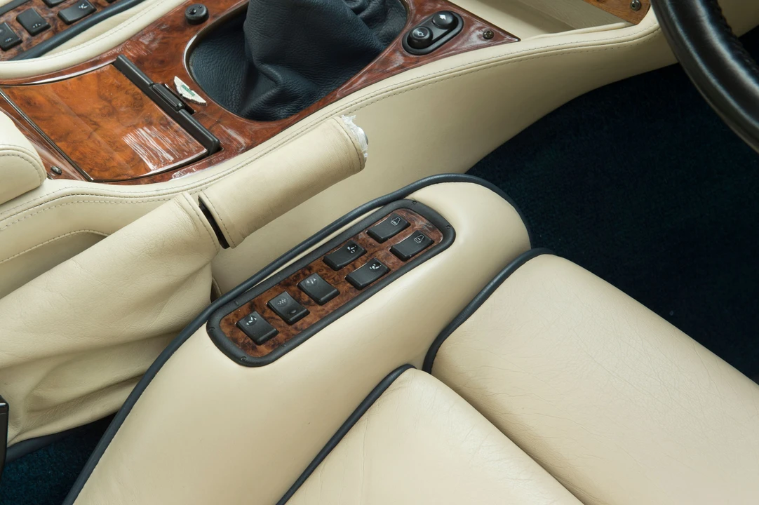1997 Aston Martin Vantage (1993-2000) - Image 21 of 29