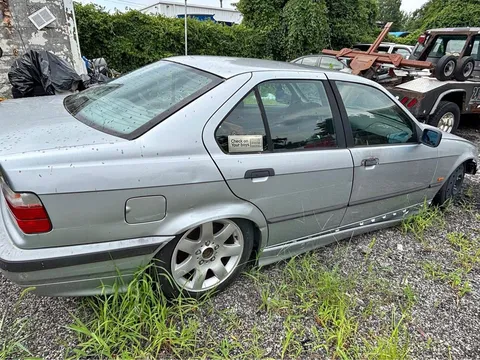 1997 BMW 3 Series 318i Sedan 4D