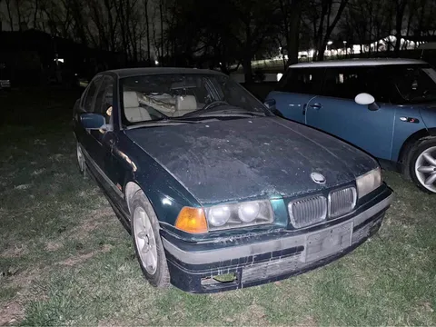 1997 BMW 318i Sedan