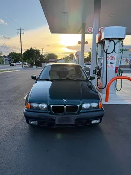 1997 BMW 318i Sedan