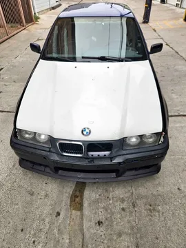 1997 BMW 318i Sedan
