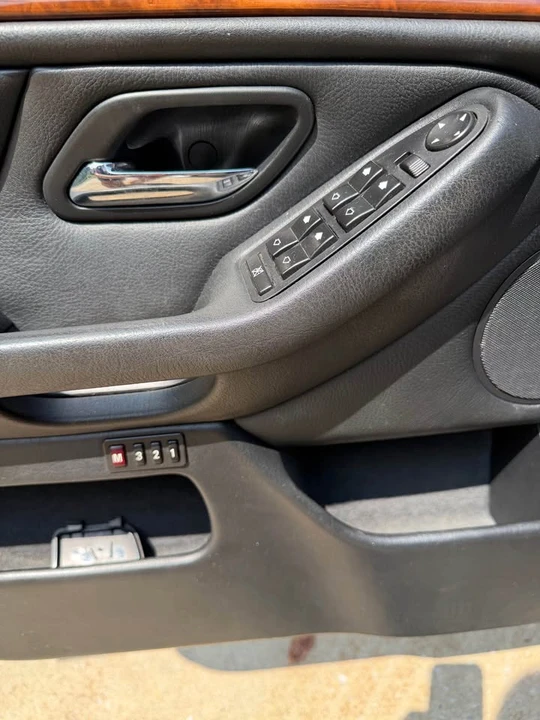 1997 BMW E39 540i - Image 19 of 20