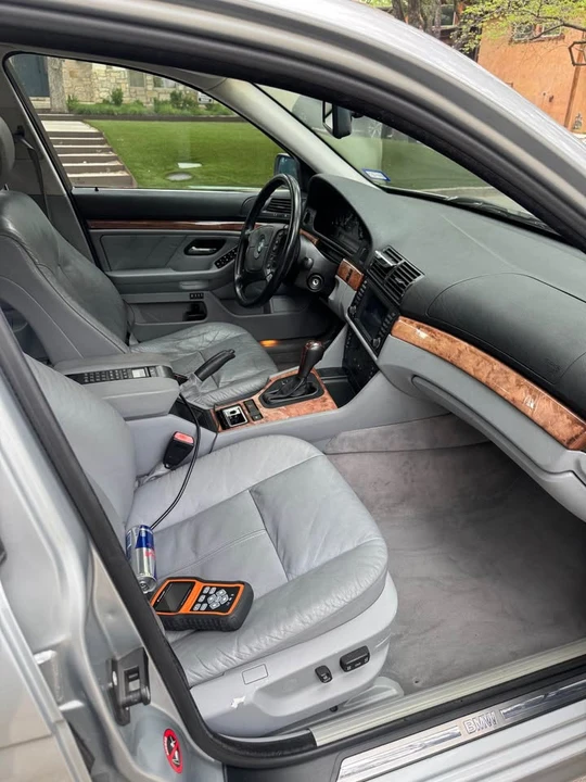 1997 BMW E39 540i - Image 8 of 12