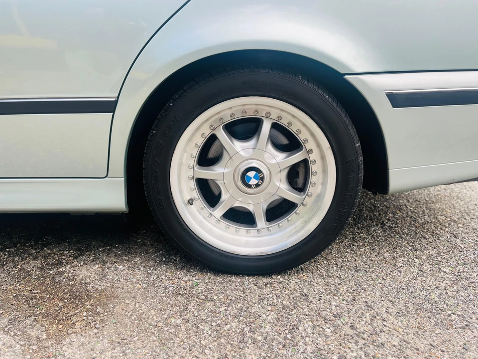 1997 BMW E39 540i - Image 28 of 31