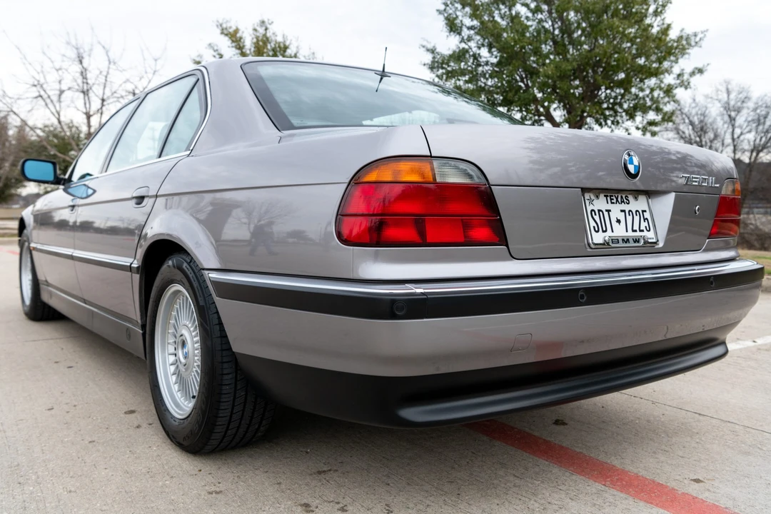 1997 BMW E38 750i & 750iL Sedan - Image 25 of 31
