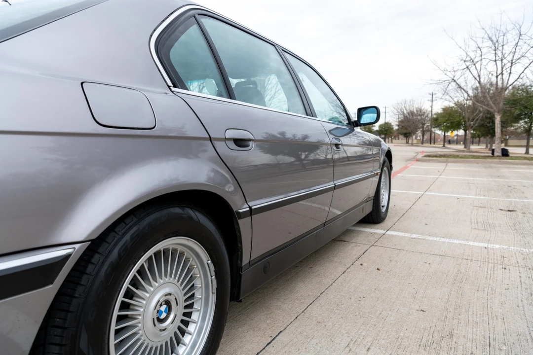 1997 BMW E38 750i & 750iL Sedan - Image 28 of 31