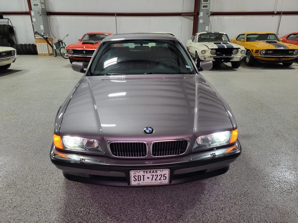 1997 BMW E38 750i & 750iL Sedan - Image 11 of 31