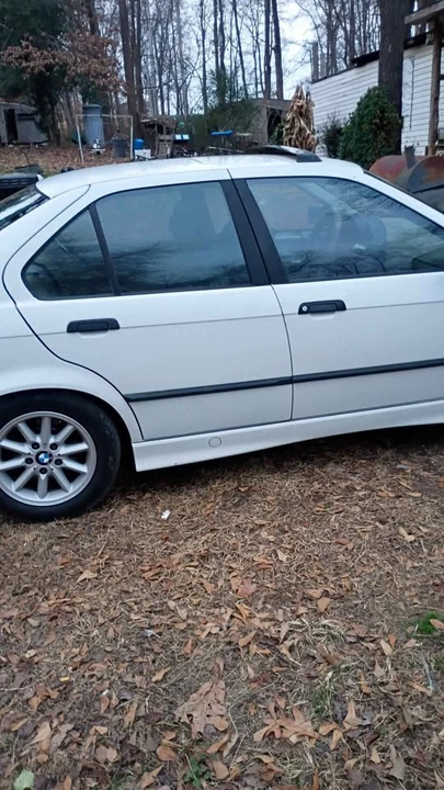 1997 BMW i3 - Image 3 of 4