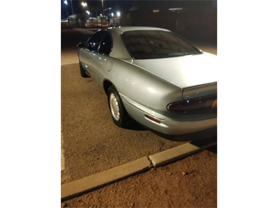 1997 Buick Riviera 8th Gen - Image 13 of 24