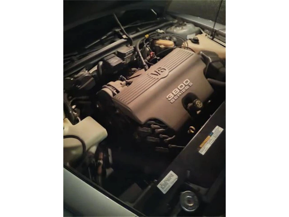 1997 Buick Riviera 8th Gen - Image 16 of 24