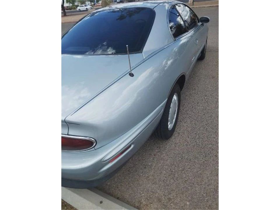 1997 Buick Riviera 8th Gen - Image 20 of 24
