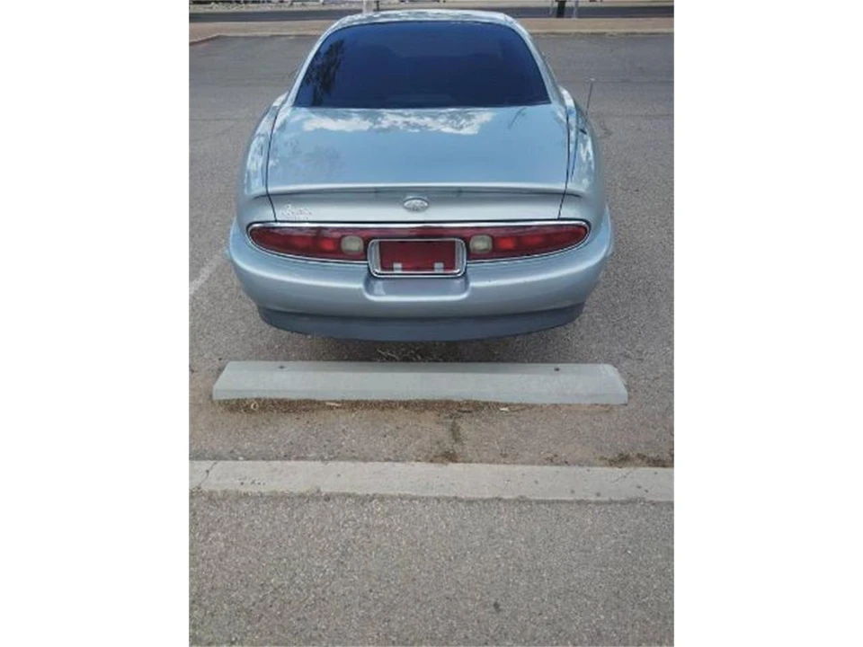 1997 Buick Riviera 8th Gen - Image 19 of 24