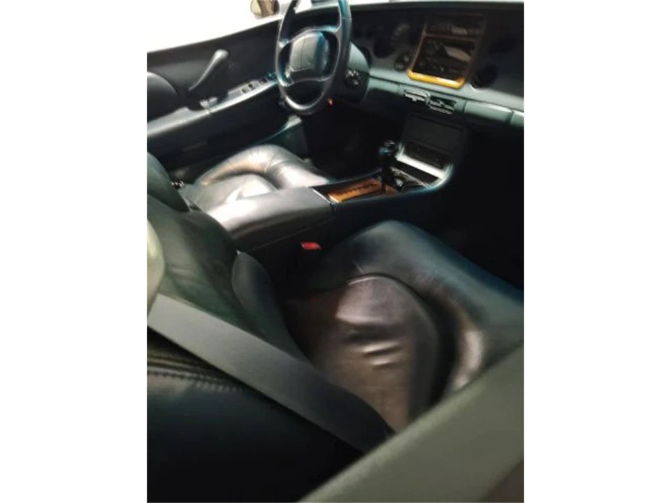 1997 Buick Riviera 8th Gen - Image 17 of 24
