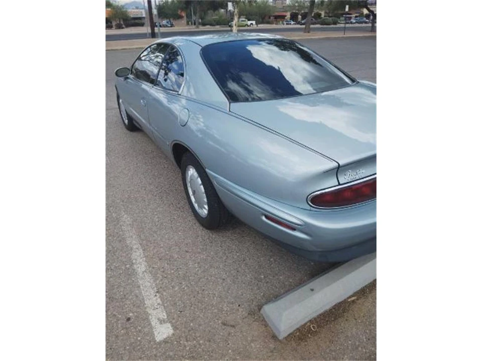 1997 Buick Riviera 8th Gen - Image 22 of 24