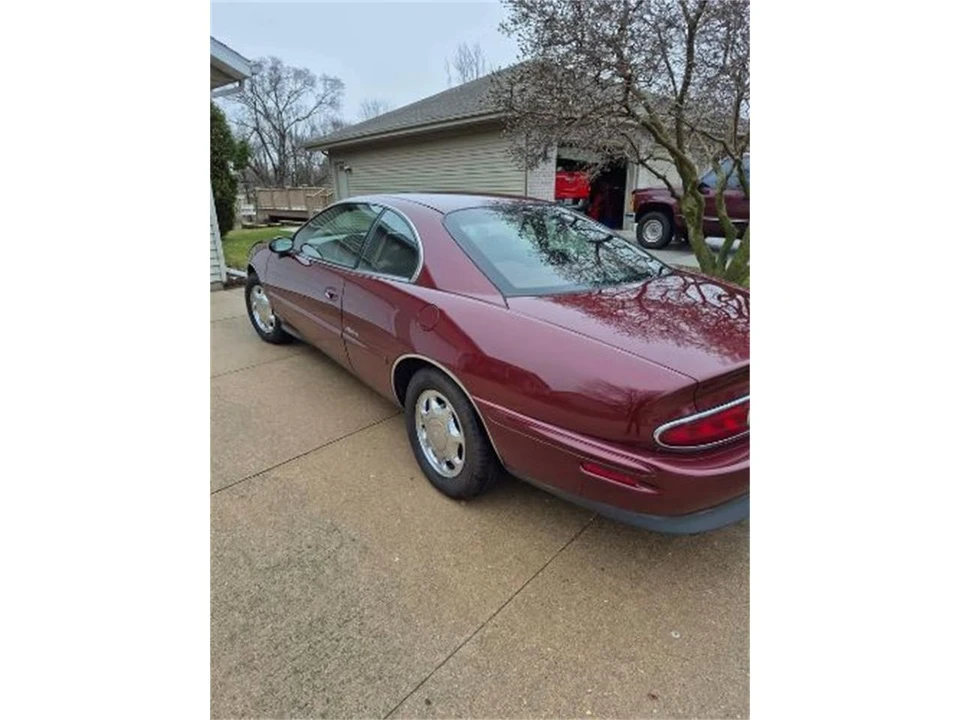 1997 Buick Riviera 8th Gen - Image 4 of 9