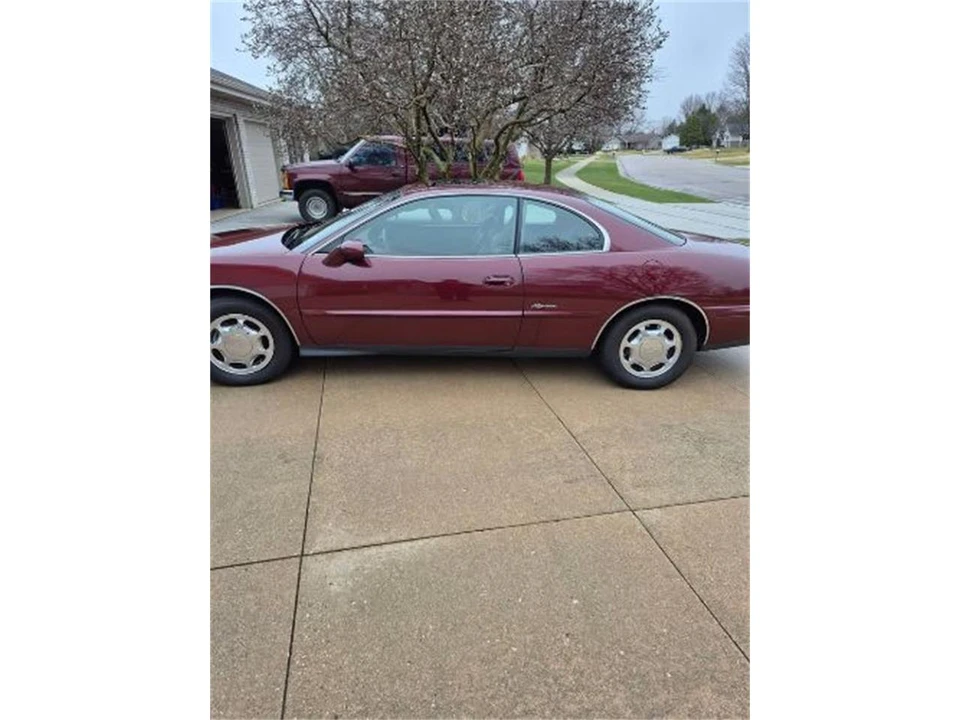 1997 Buick Riviera 8th Gen - Image 7 of 9