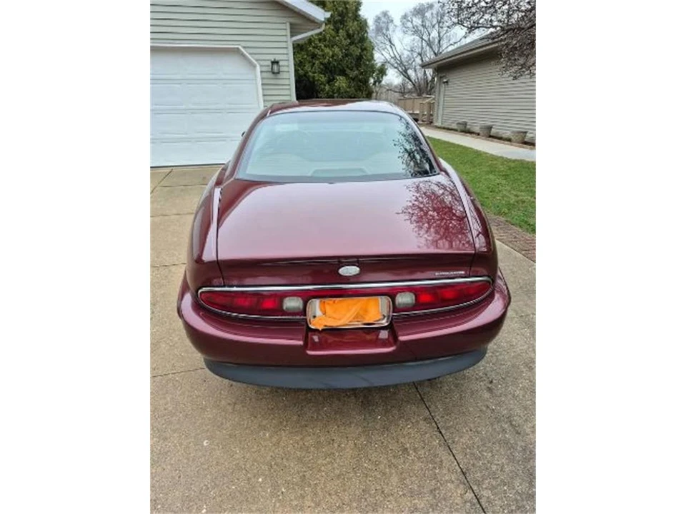 1997 Buick Riviera 8th Gen - Image 6 of 9