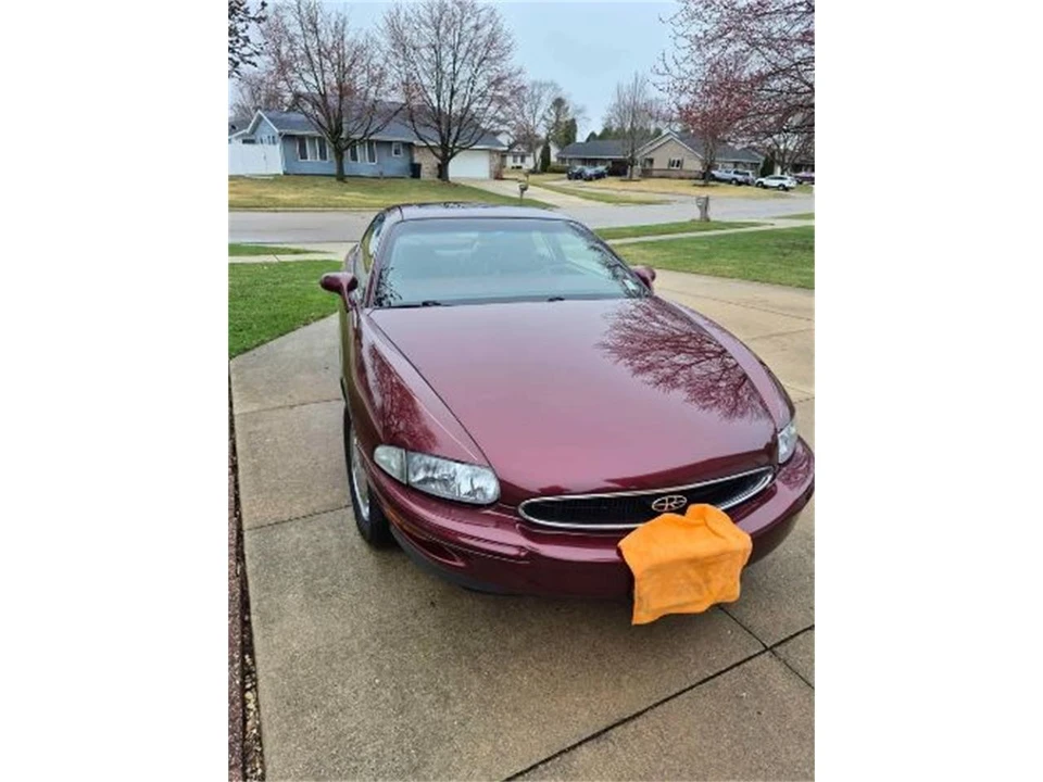 1997 Buick Riviera 8th Gen - Image 2 of 9