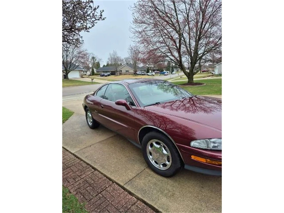 1997 Buick Riviera 8th Gen - Image 3 of 9