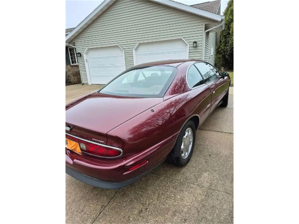1997 Buick Riviera 8th Gen - Image 5 of 9