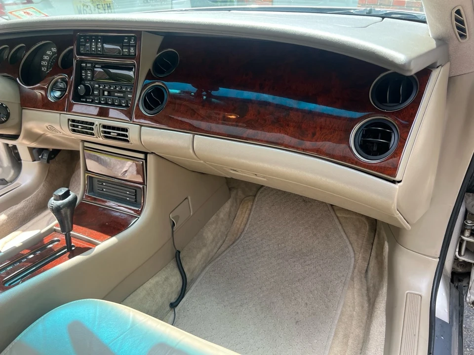 1997 Buick Riviera 8th Gen - Image 13 of 20