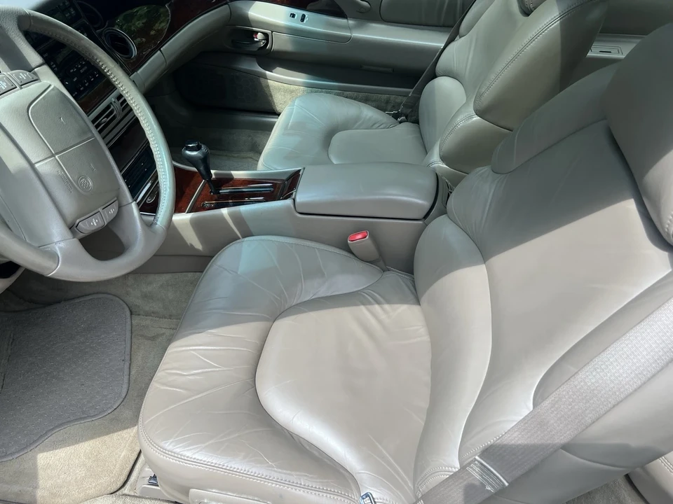 1997 Buick Riviera 8th Gen - Image 10 of 20