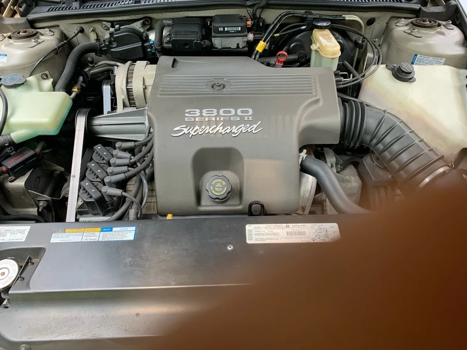 1997 Buick Riviera 8th Gen - Image 17 of 20