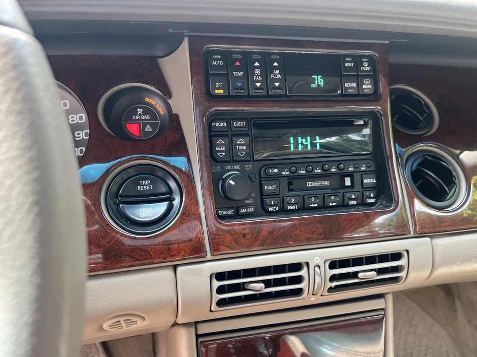 1997 Buick Riviera 8th Gen - Image 15 of 20