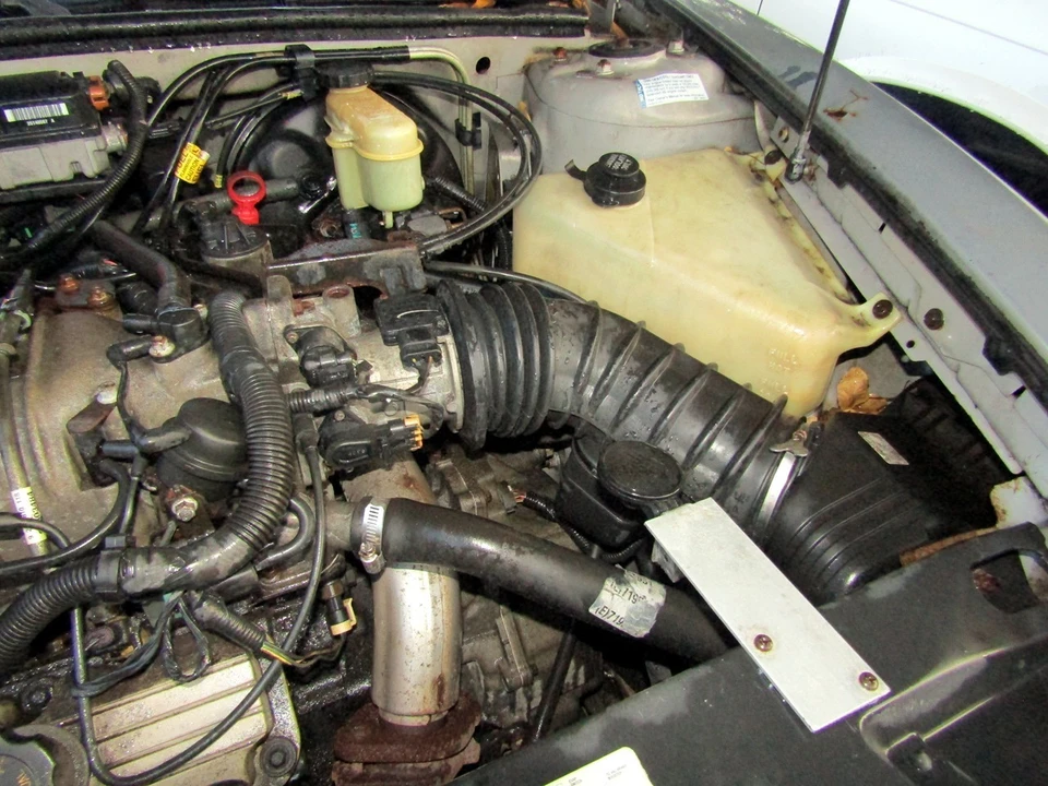 1997 Buick Riviera 8th Gen - Image 11 of 25