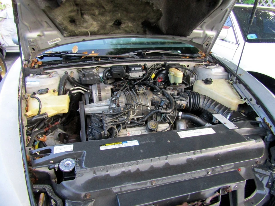 1997 Buick Riviera 8th Gen - Image 9 of 25