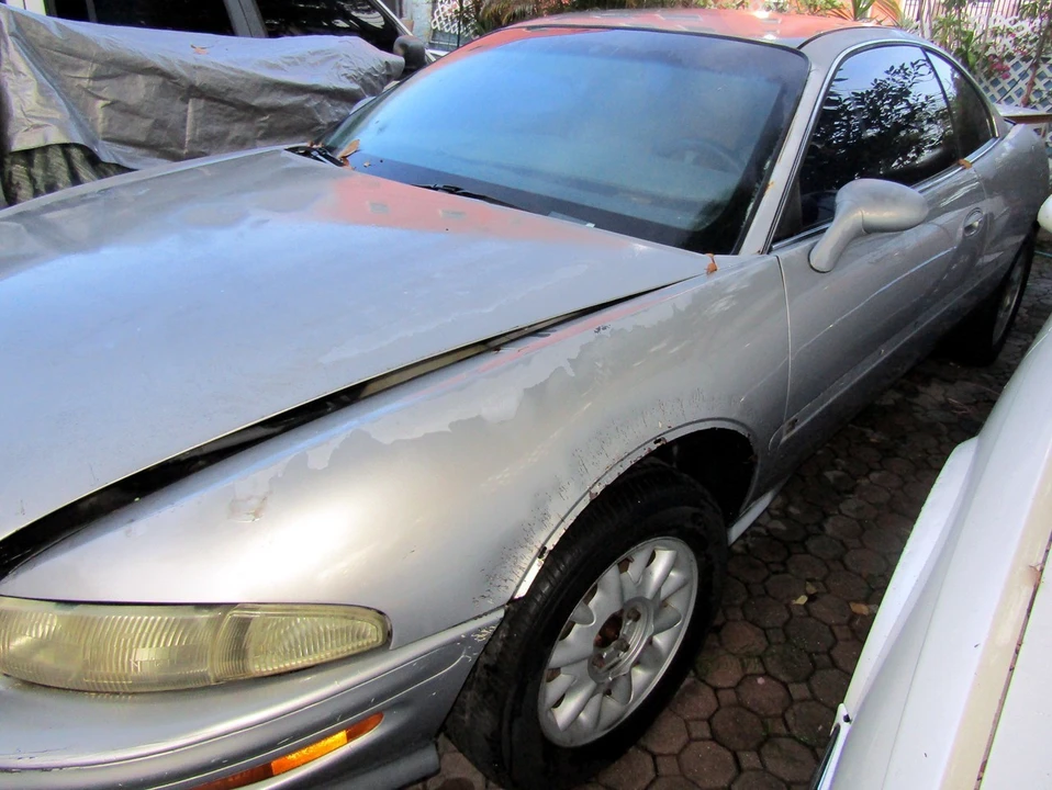 1997 Buick Riviera 8th Gen - Image 3 of 25