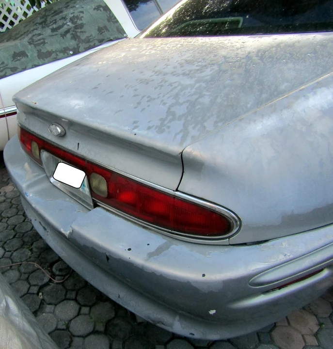 1997 Buick Riviera 8th Gen - Image 4 of 25
