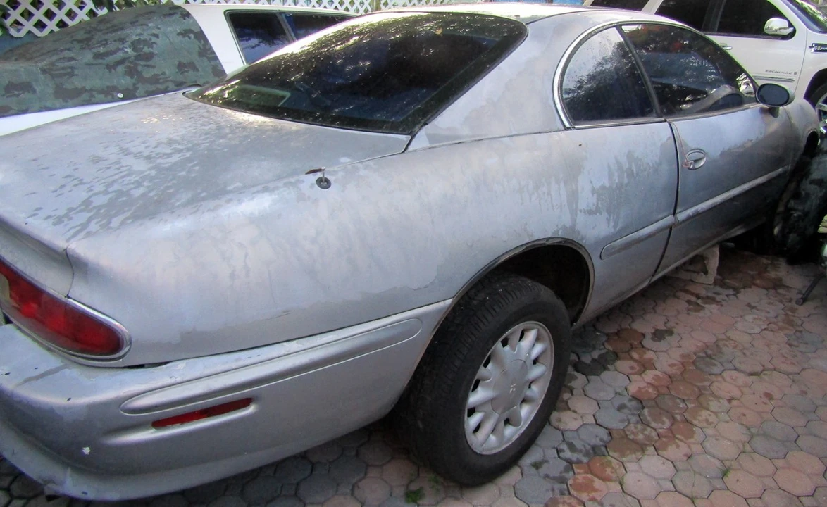 1997 Buick Riviera 8th Gen - Image 2 of 25