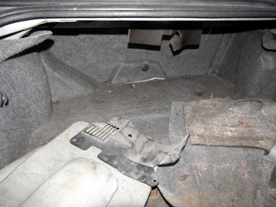 1997 Buick Riviera 8th Gen - Image 17 of 25