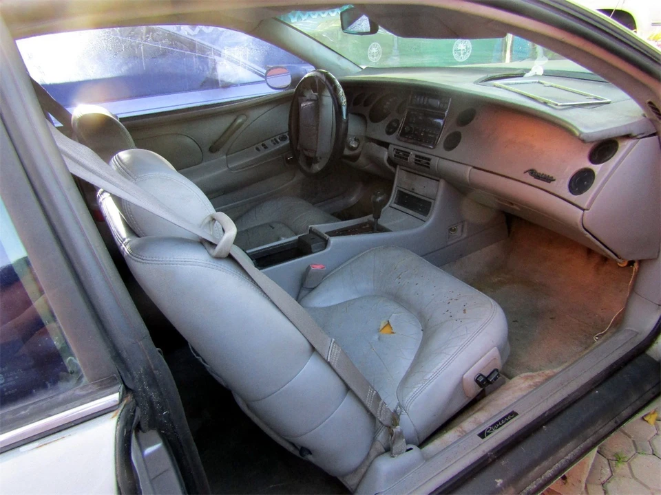 1997 Buick Riviera 8th Gen - Image 21 of 25