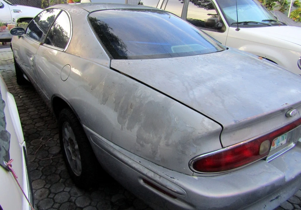 1997 Buick Riviera 8th Gen - Image 6 of 25