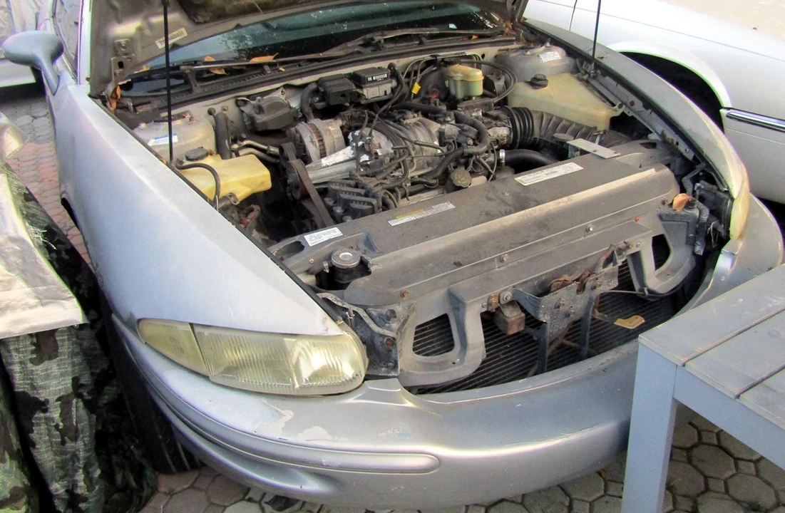 1997 Buick Riviera 8th Gen - Image 7 of 25