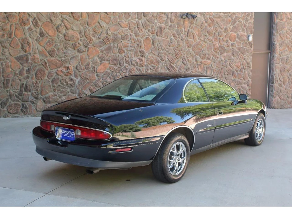 1997 Buick Riviera 8th Gen - Image 4 of 31