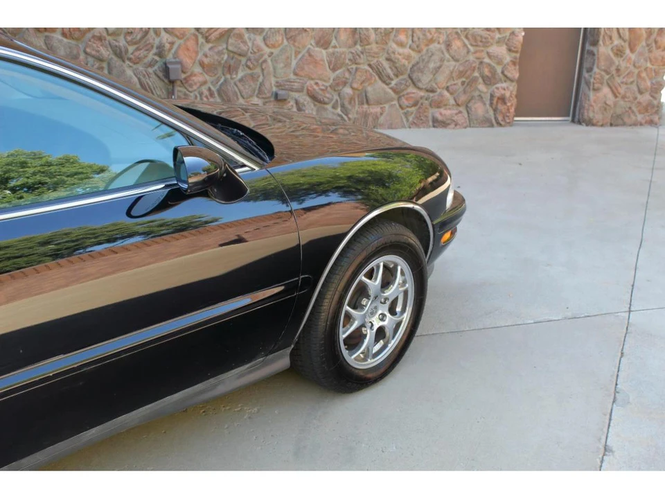 1997 Buick Riviera 8th Gen - Image 16 of 31