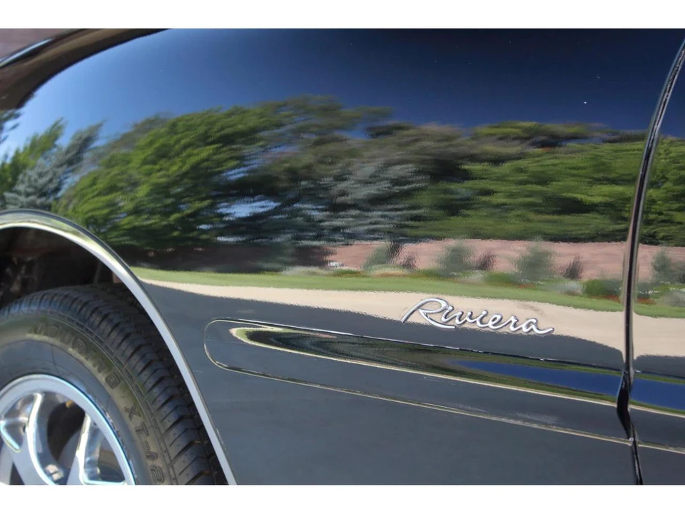 1997 Buick Riviera 8th Gen - Image 19 of 31