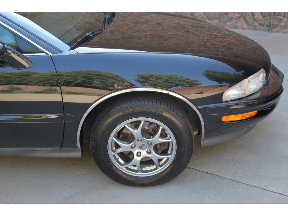 1997 Buick Riviera 8th Gen - Image 17 of 31