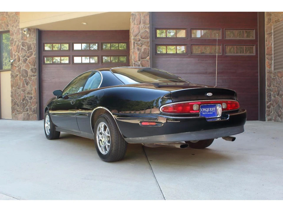 1997 Buick Riviera 8th Gen - Image 5 of 31